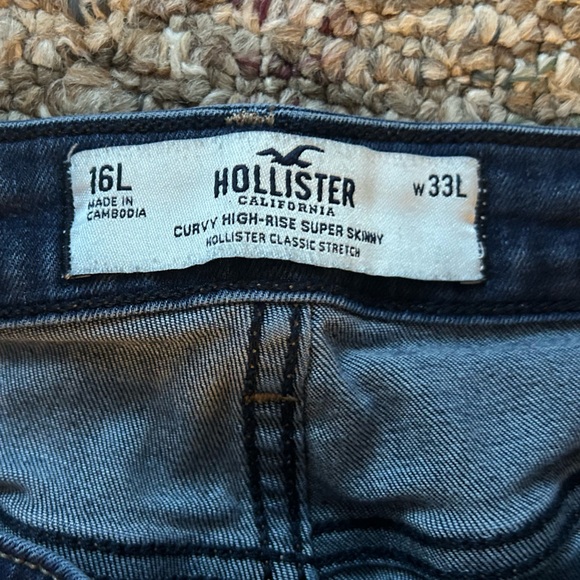 Hollister Curvy High-Rise Super Skinny Jeans - Picture 4 of 8